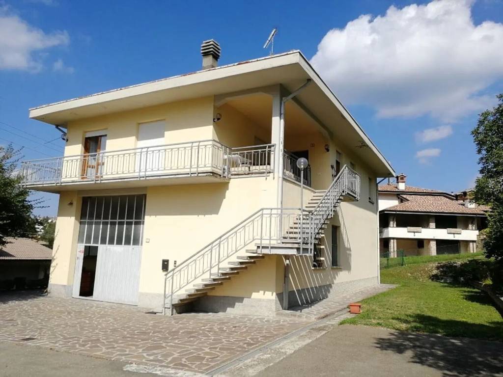 casa indipendente in vendita a Casina in zona Castignola