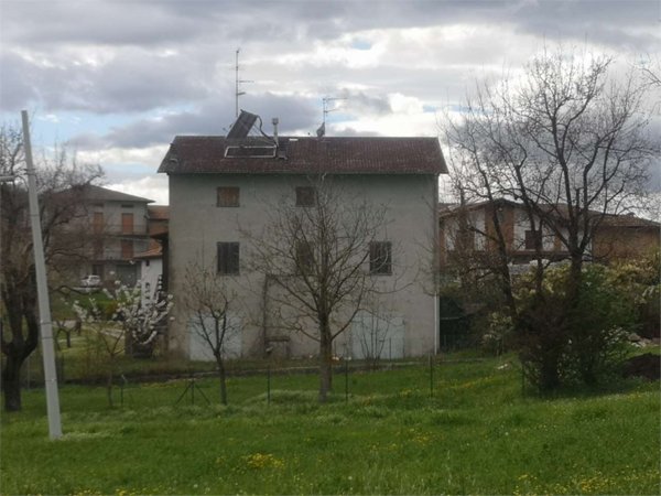 casa indipendente in vendita a Casina