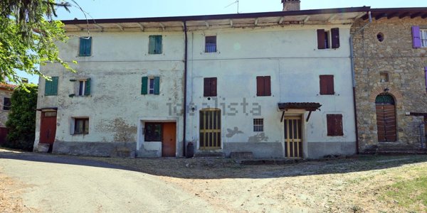 casale in vendita a Casina in zona Boschi