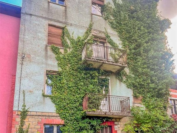casa indipendente in vendita a Casina in zona Barazzone