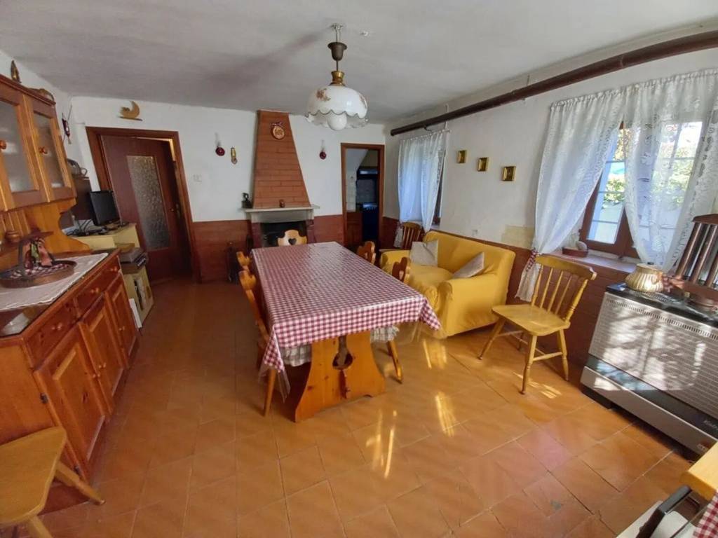 casa indipendente in vendita a Casina