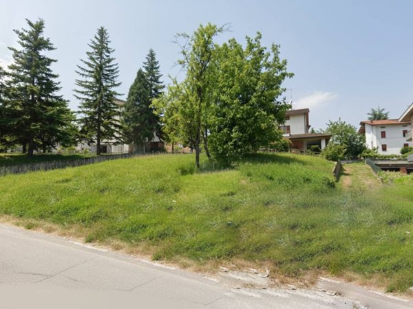 terreno edificabile in vendita a Casina