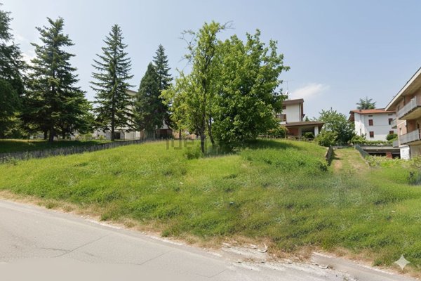 terreno edificabile in vendita a Casina