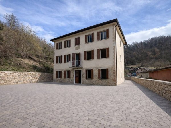 appartamento in vendita a Casina in zona Cortogno