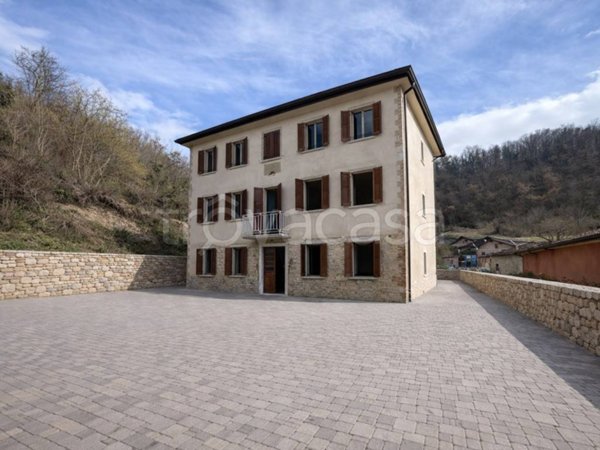 appartamento in vendita a Casina in zona Cortogno