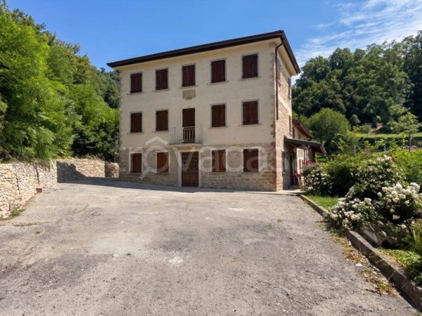 appartamento in vendita a Casina in zona Cortogno