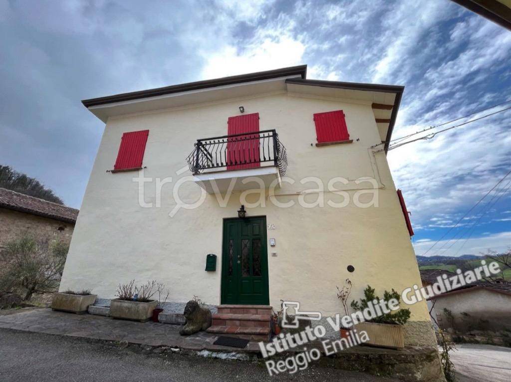 appartamento in vendita a Casina in zona Cortogno