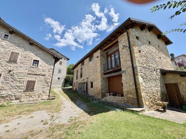 casa indipendente in vendita a Casina in zona Montata