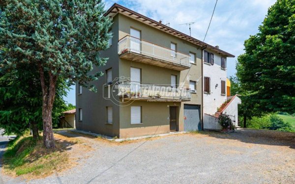 appartamento in vendita a Casina in zona Banzola