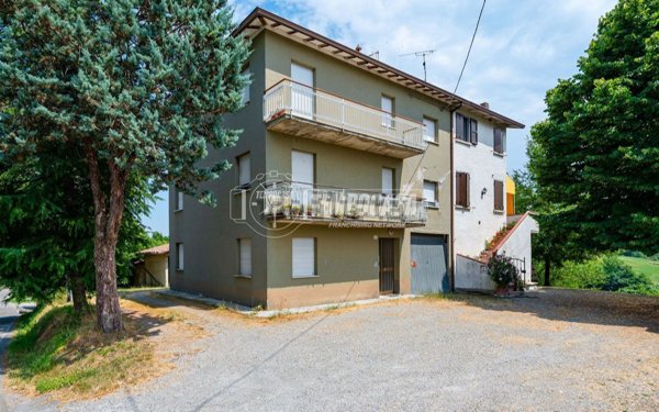 appartamento in vendita a Casina in zona Banzola