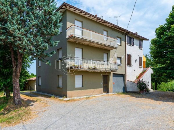 appartamento in vendita a Casina in zona Banzola