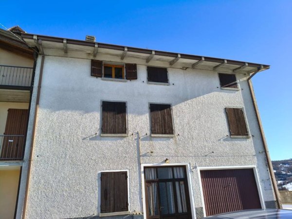 casa indipendente in vendita a Casina