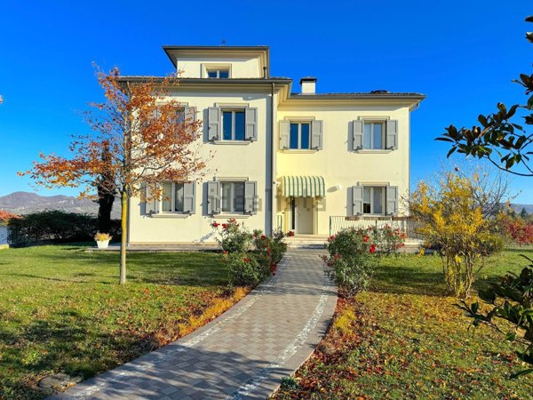 casa indipendente in vendita a Casina
