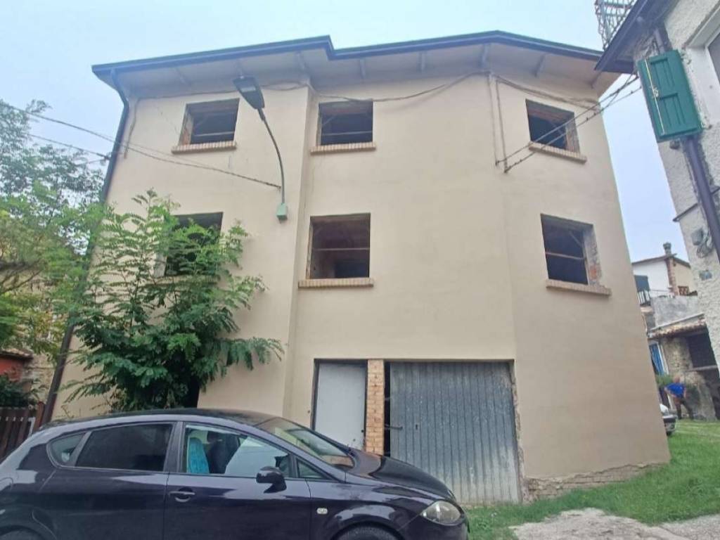 casa indipendente in vendita a Casina in zona Banzola
