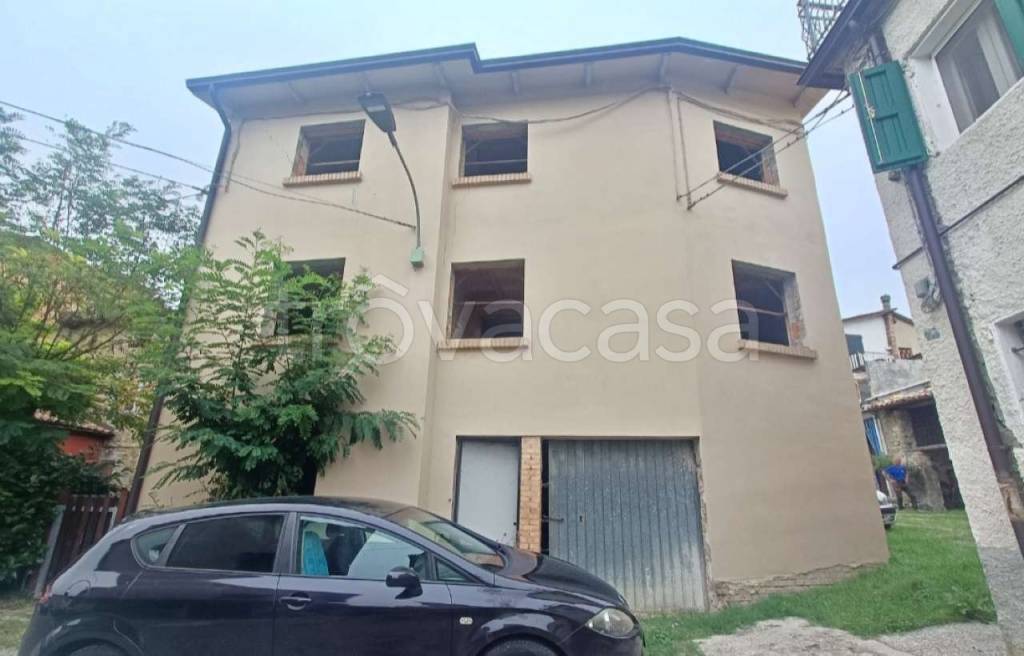 casa indipendente in vendita a Casina in zona Banzola