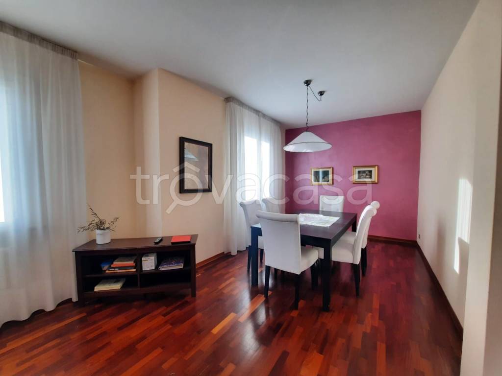 casa indipendente in vendita a Casina