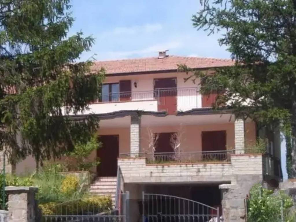 casa indipendente in vendita a Casina in zona Banzola