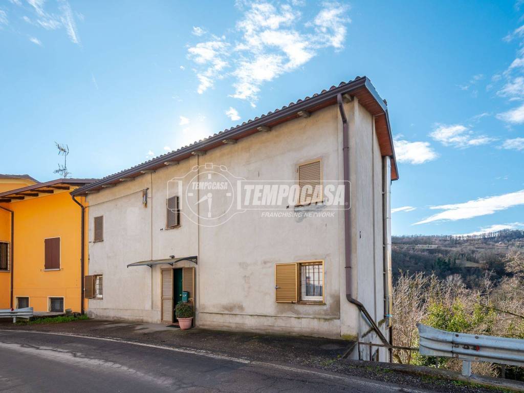 casa indipendente in vendita a Casina