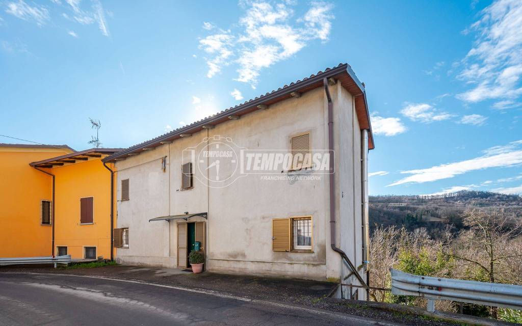 casa indipendente in vendita a Casina