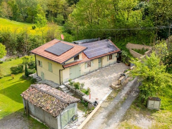 casa indipendente in vendita a Casina in zona Bocco