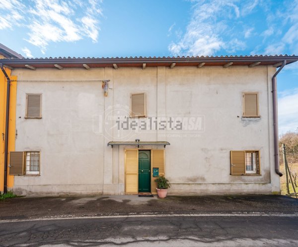 appartamento in vendita a Casina in zona Villa Bonini