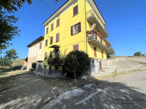 casa indipendente in vendita a Casina in zona Beleo