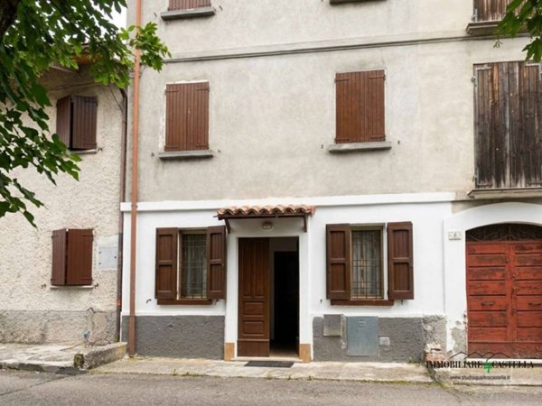 casa indipendente in vendita a Casina in zona Migliara-Boastra