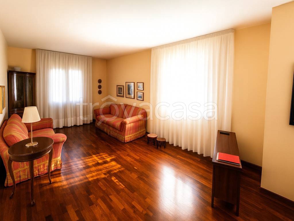 casa indipendente in vendita a Casina in zona Castignola