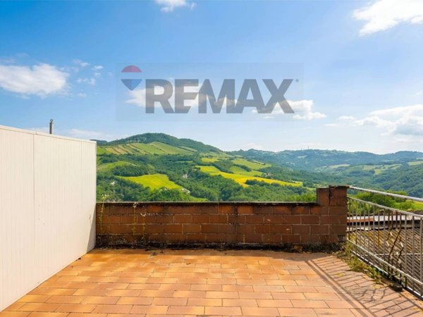 appartamento in vendita a Casina in zona Montale