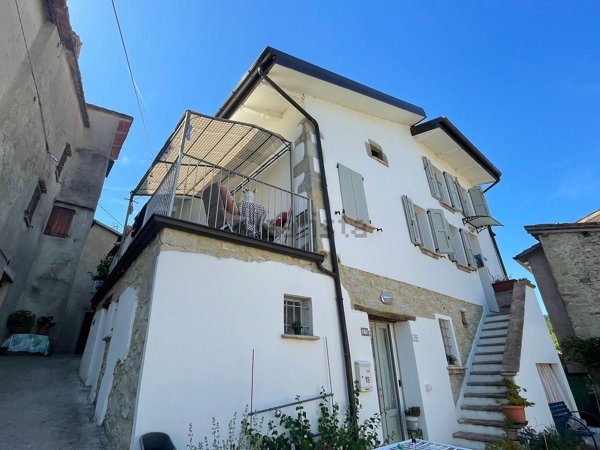 pentavano in vendita a Casina in zona Barazzone