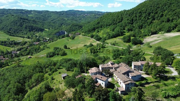 casale in vendita a Casina in zona Bocco