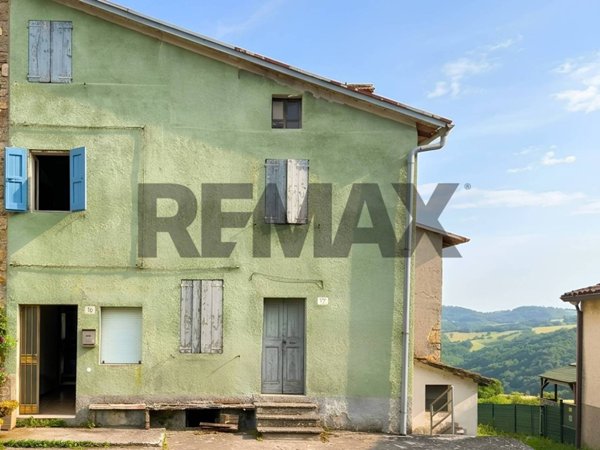 casa indipendente in vendita a Casina in zona Montale