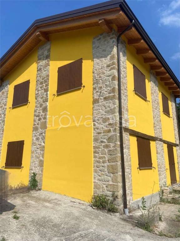 casa indipendente in vendita a Casina in zona Castignola