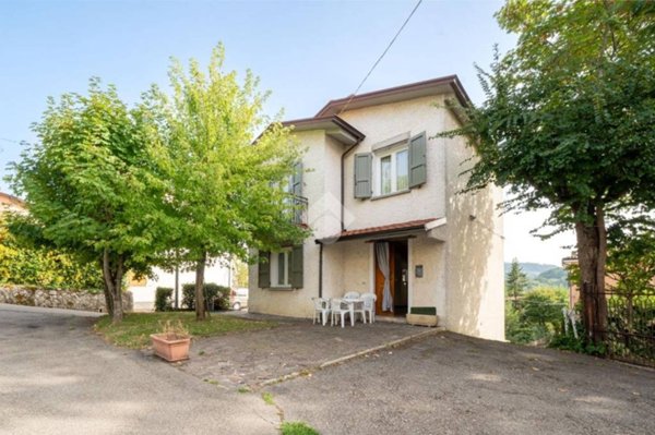 casa indipendente in vendita a Casina in zona Castignola