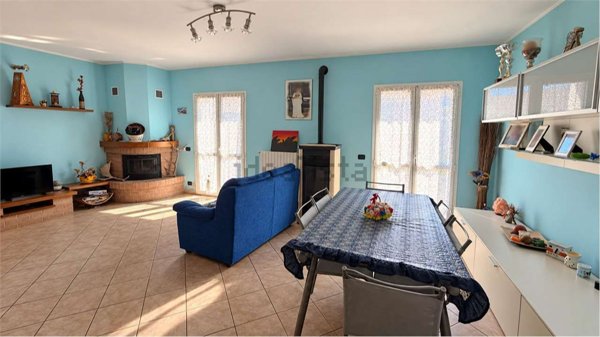 casa indipendente in vendita a Casina in zona La Ripa
