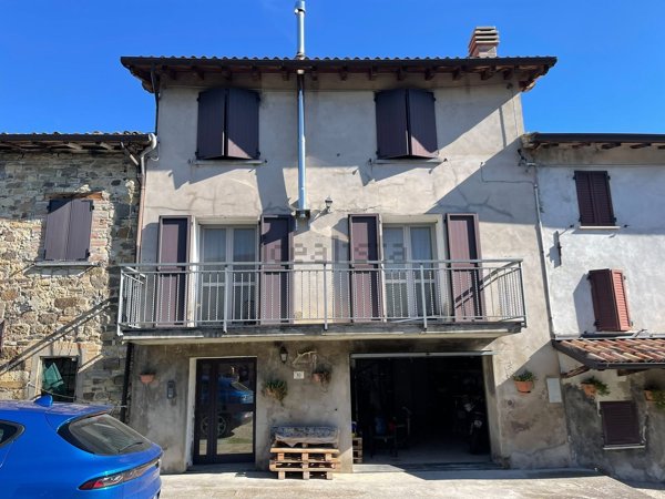casa indipendente in vendita a Casina in zona Ciolla