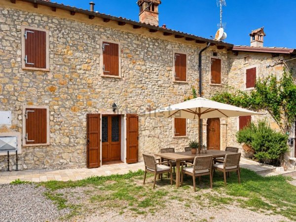 appartamento in vendita a Casina in zona Castignola
