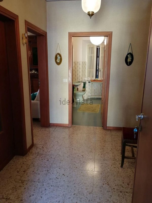 appartamento in vendita a Casina in zona Crocicchio