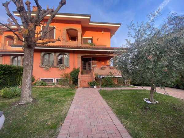 casa indipendente in vendita a Castellarano in zona Cadiroggio