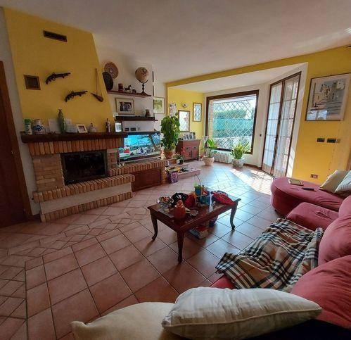 casa indipendente in vendita a Castellarano in zona San Valentino