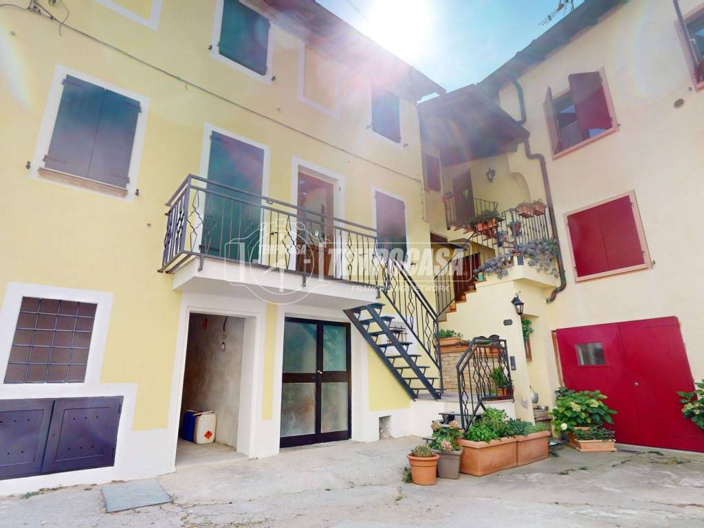 appartamento in vendita a Castellarano in zona Roteglia