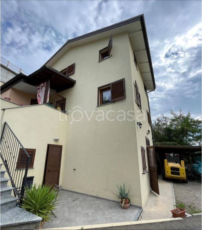 casa indipendente in vendita a Castellarano in zona Montebabbio