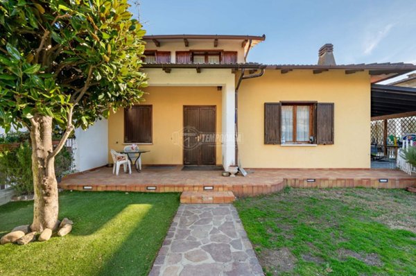 casa indipendente in vendita a Castellarano in zona Scuole