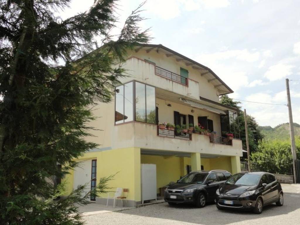 casa indipendente in vendita a Castellarano in zona Roteglia