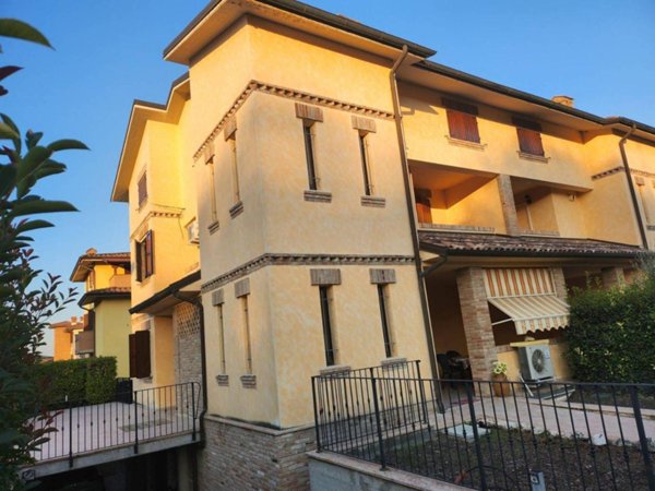 casa indipendente in vendita a Castellarano in zona Scuole