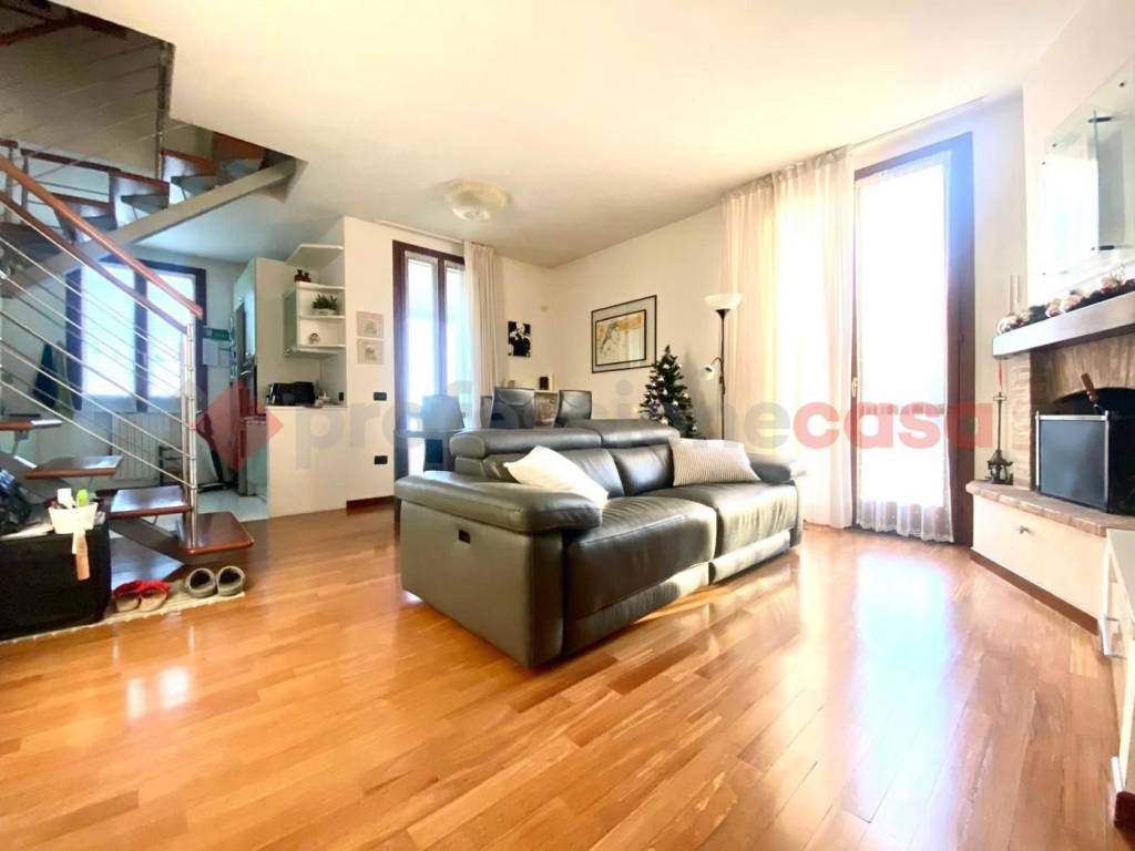 appartamento in vendita a Castellarano in zona Cadiroggio