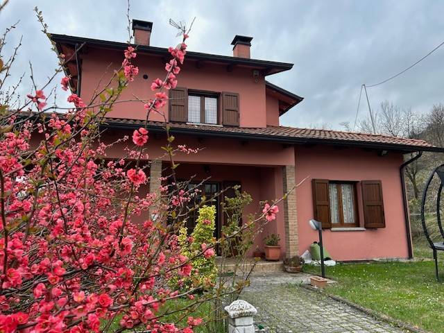 casa indipendente in vendita a Castellarano in zona Roteglia
