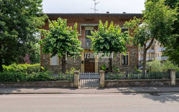 casa indipendente in vendita a Castellarano in zona Roteglia