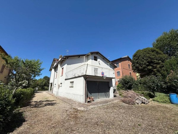 casa indipendente in vendita a Castellarano in zona Roteglia