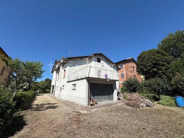 casa indipendente in vendita a Castellarano in zona Roteglia